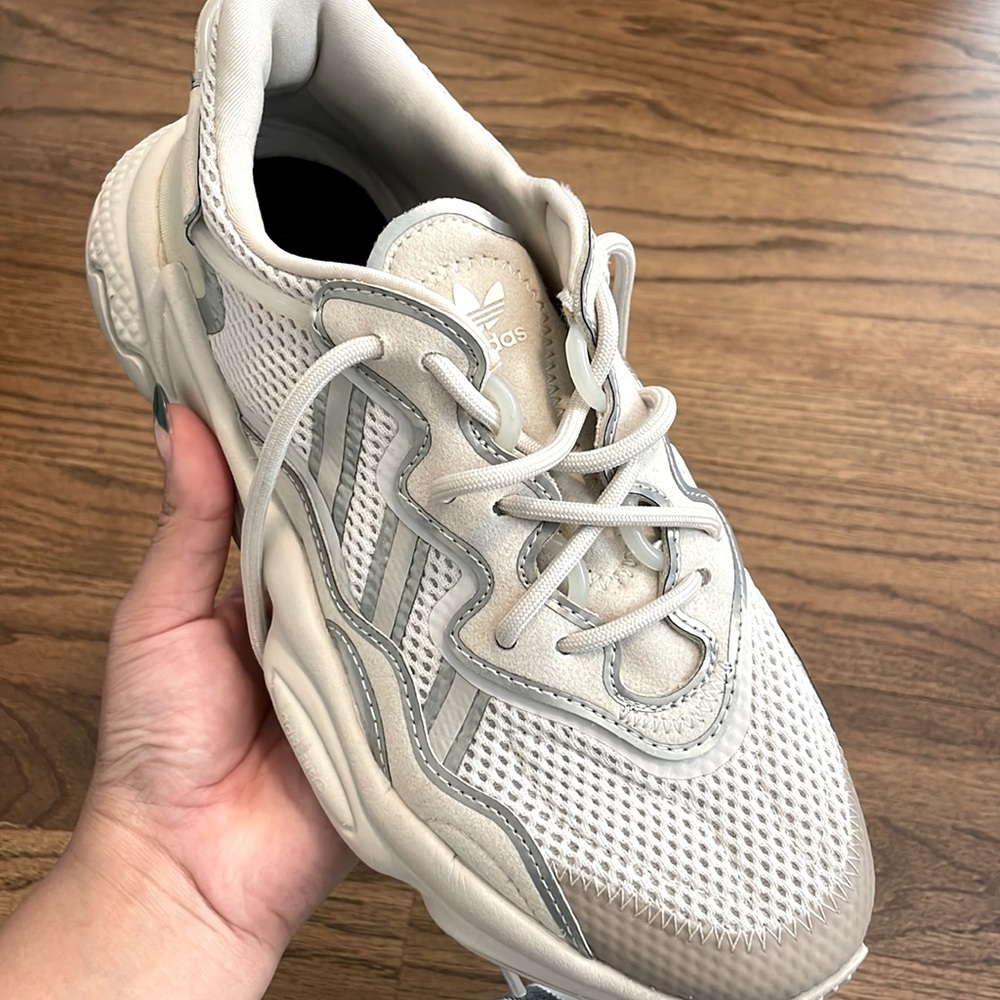 SOLD Adidas ozweego sneakers size US 4.5